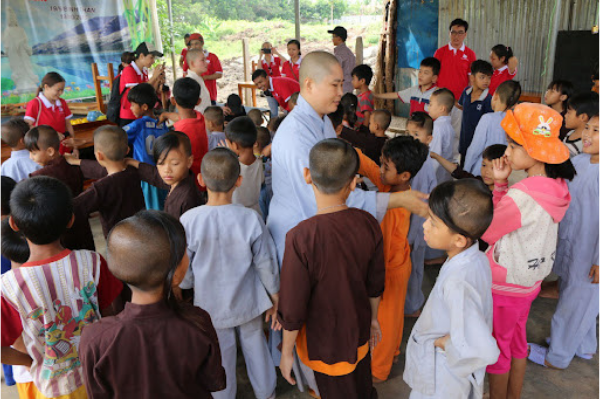 Chuyen di tu thien chua Quang Linh Dong Nai