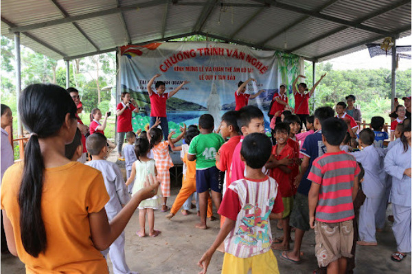 Chuyen di tu thien chua Quang Linh Dong Nai
