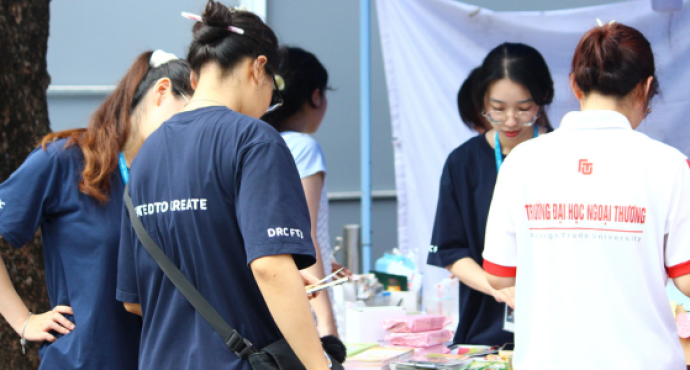 Phuong Nam Education – Goldsponsor an der Seite des Kunstclubs der Foreign Trade University beim FTU’s Club Day